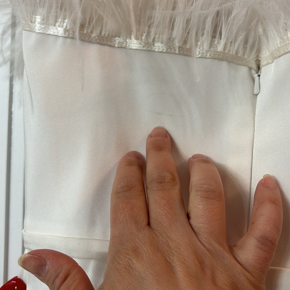 Mac Duggal white jumpsuit with feathers - Picture 10 of 10